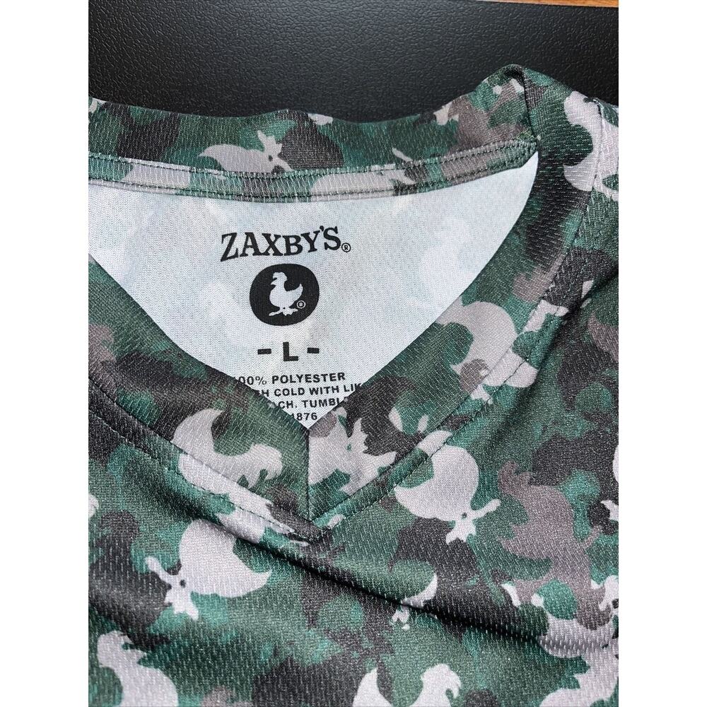 Zaxby's Chicken Camouflage Camo Employee T-Shirt It Ain't Over Men’s Large‎